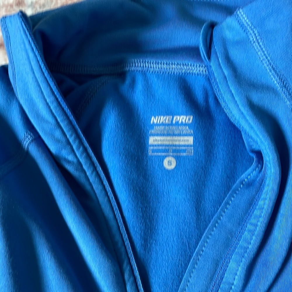 Nike Pro running jacket - Picture 2 of 5